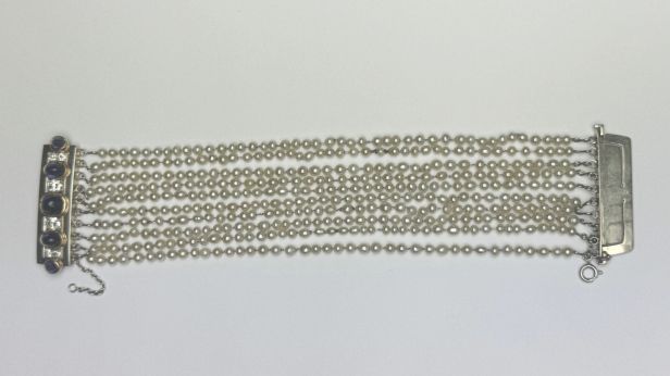 Bracelet composé de 10 rangs de perles de semence