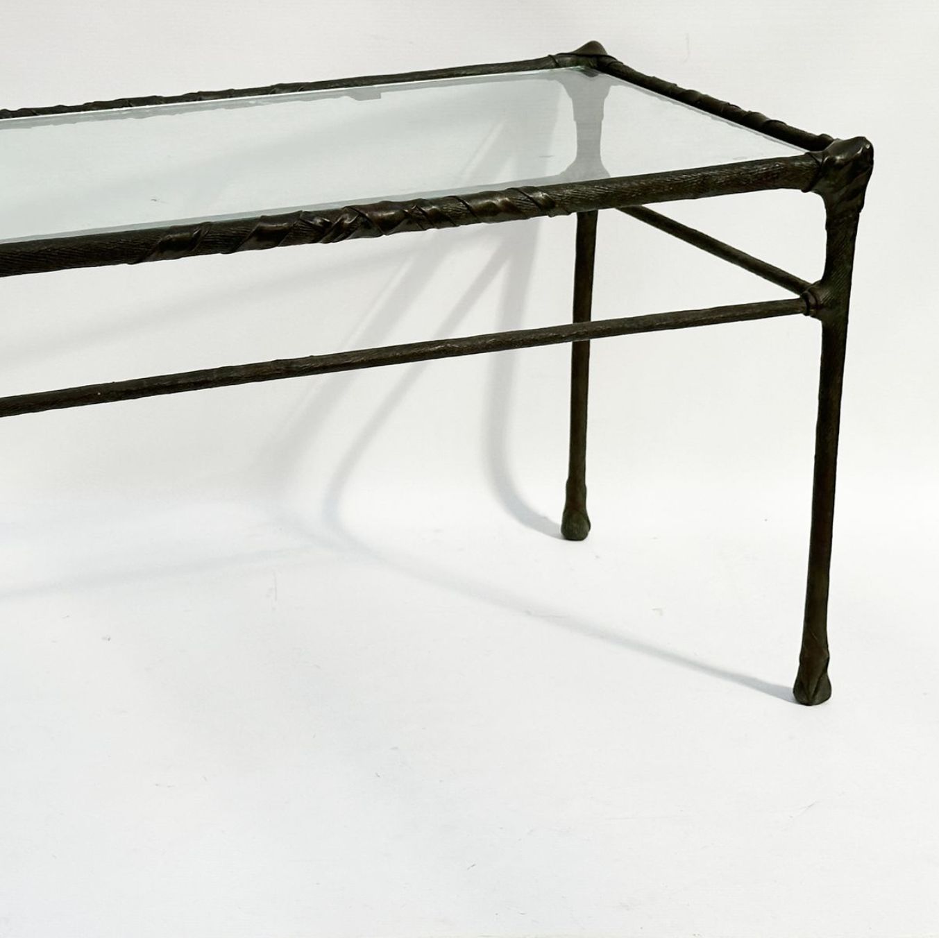 Bahman Dadkhah, grande table en verre et bronze patiné
