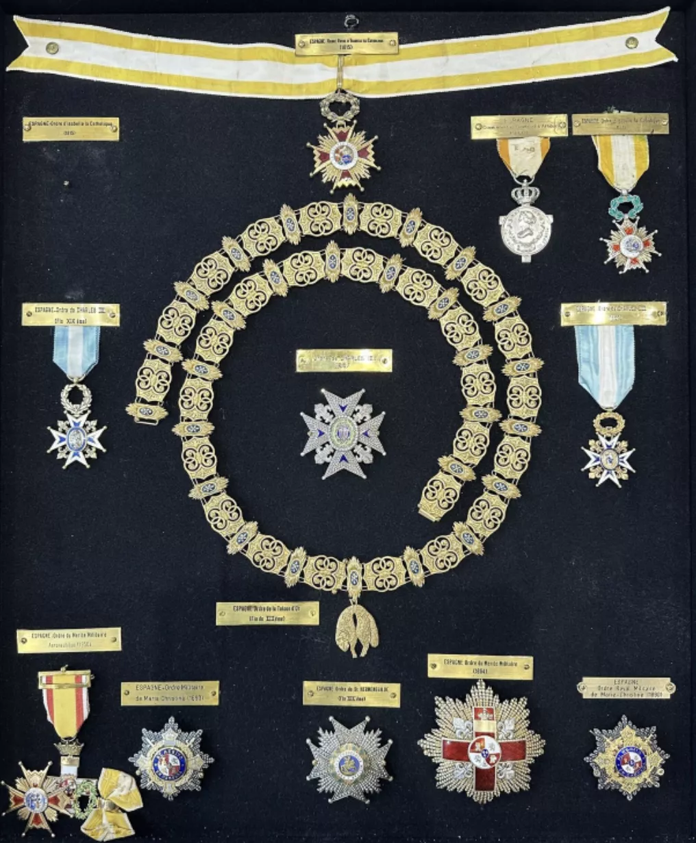 Espagne, 13 décorations dont Isabelle la Catholique et l'Ordre de Charles III