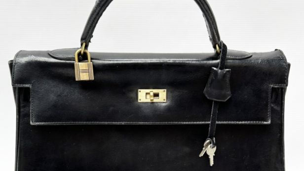 HERMÈS, Sac "Kelly" 32 sellier en veau box noir