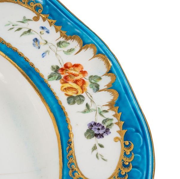 Plat en porcelaine de Vincennes, détails