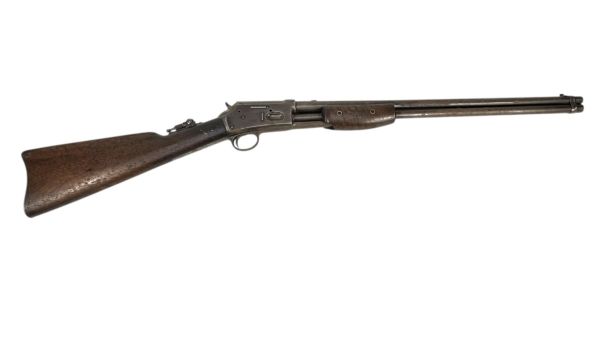 Carabine Colt 1887. Système à pompe et magasin tubulaire sous le canon.