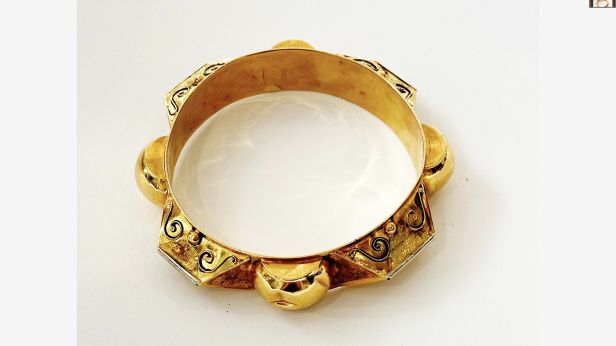 Bracelet jonc en or jaune (750), travail oriental du XXème siècle