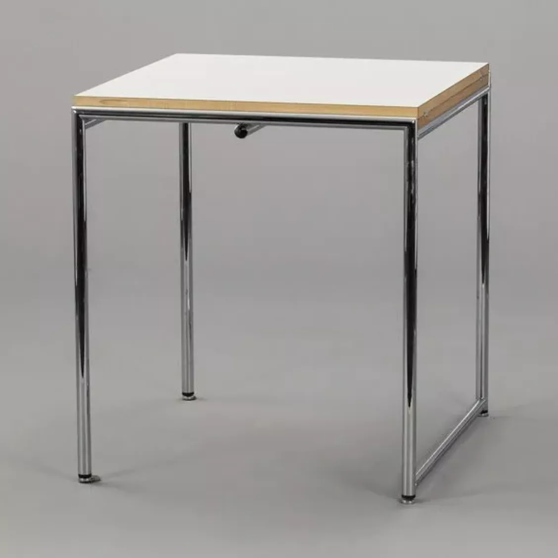 Eileen Gray, table en acier