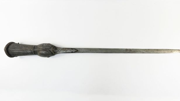 Forte épée à gantelet dit "Pata"