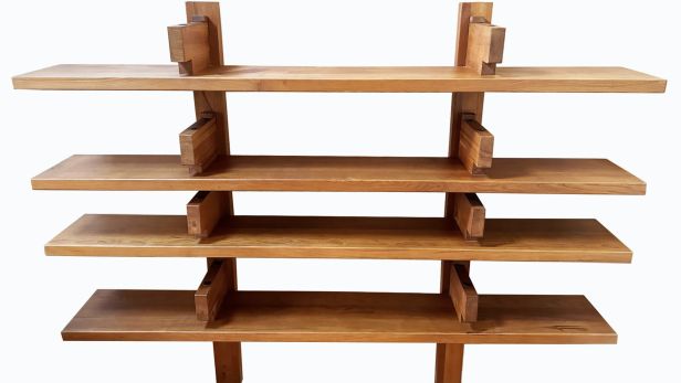 Pierre CHAPO (1927-1987) Étagères B17 à 4 plateaux en orme massif