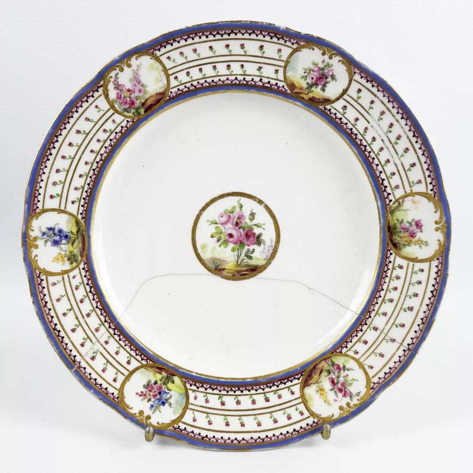 S&egrave;vres, assiette en porcelaine