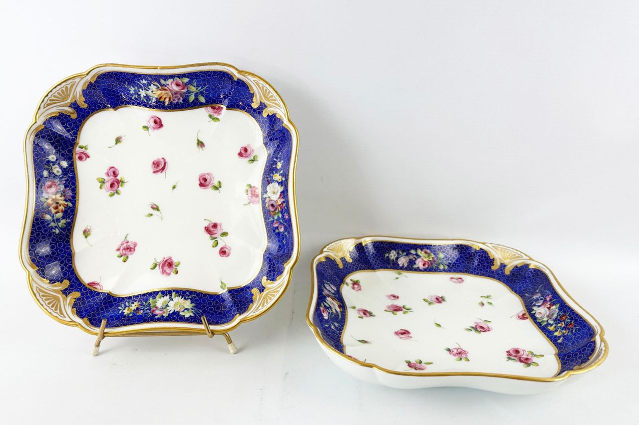 Sèvres, paire de compotiers en porcelaine