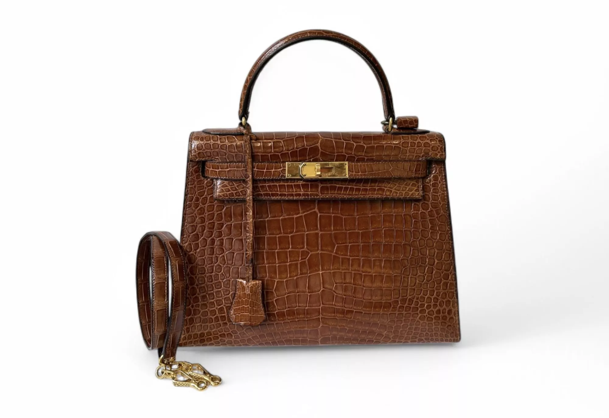 HERM&Egrave;S, Sac Kelly sellier, 28 cm, en crocodile Porosus couleurs caramel, doublure en ch&egrave;vre de couleur gold, bijouterie en m&eacute;tal plaqu&eacute; or