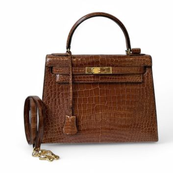 HERMÈS, Sac Kelly sellier, 28 cm, en crocodile Porosus couleurs caramel, doublure en chèvre de couleur gold, bijouterie en métal plaqué or