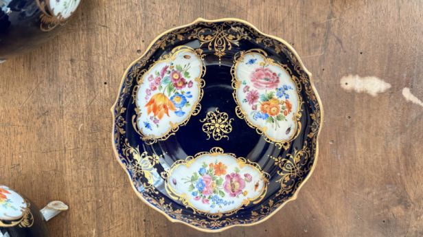 Manufacture de MEISSEN, partie de service à thé en porcelaine émaillée