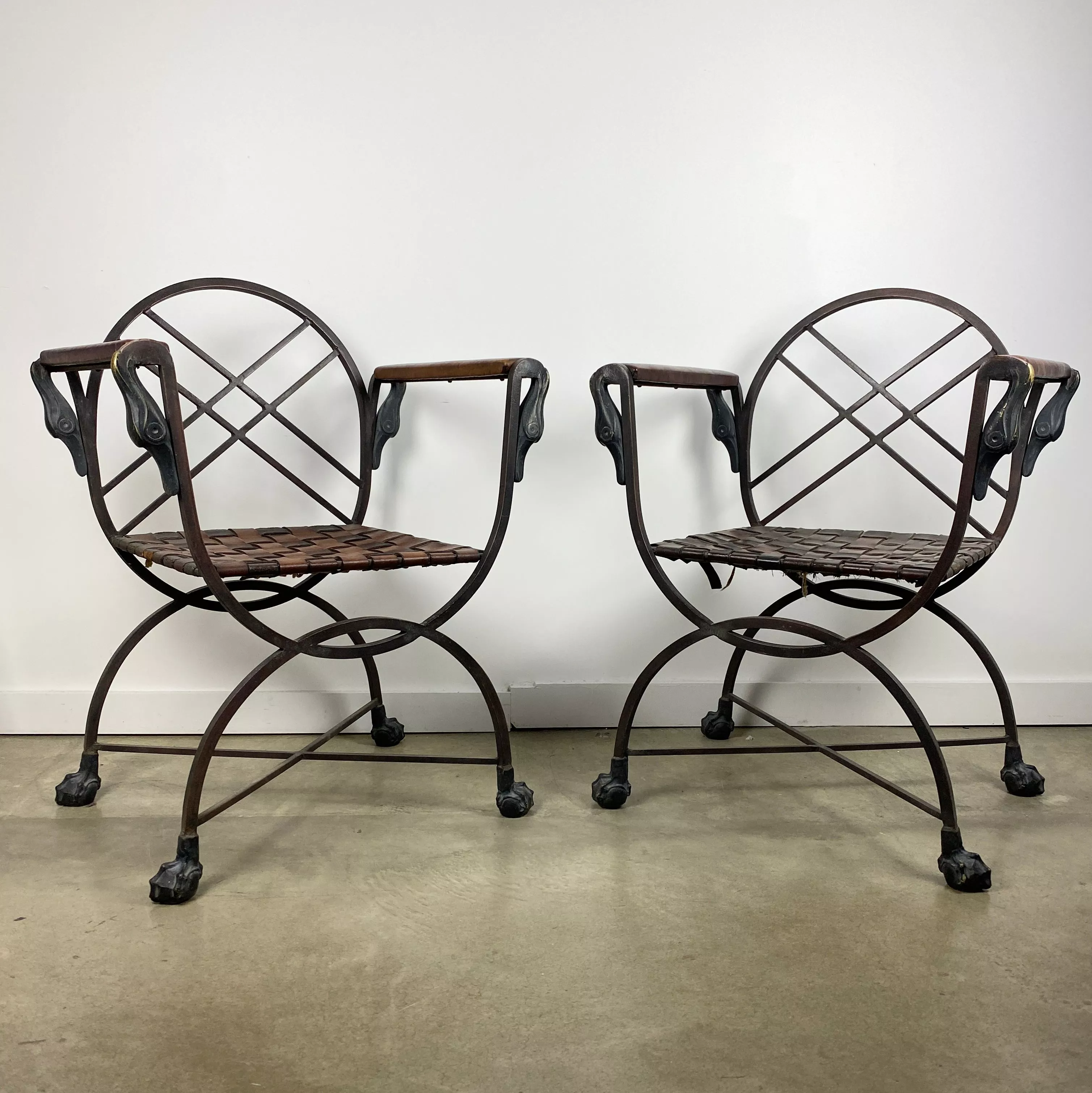 Marcel Coard, paire de fauteuils en fer forg&eacute; et cuir