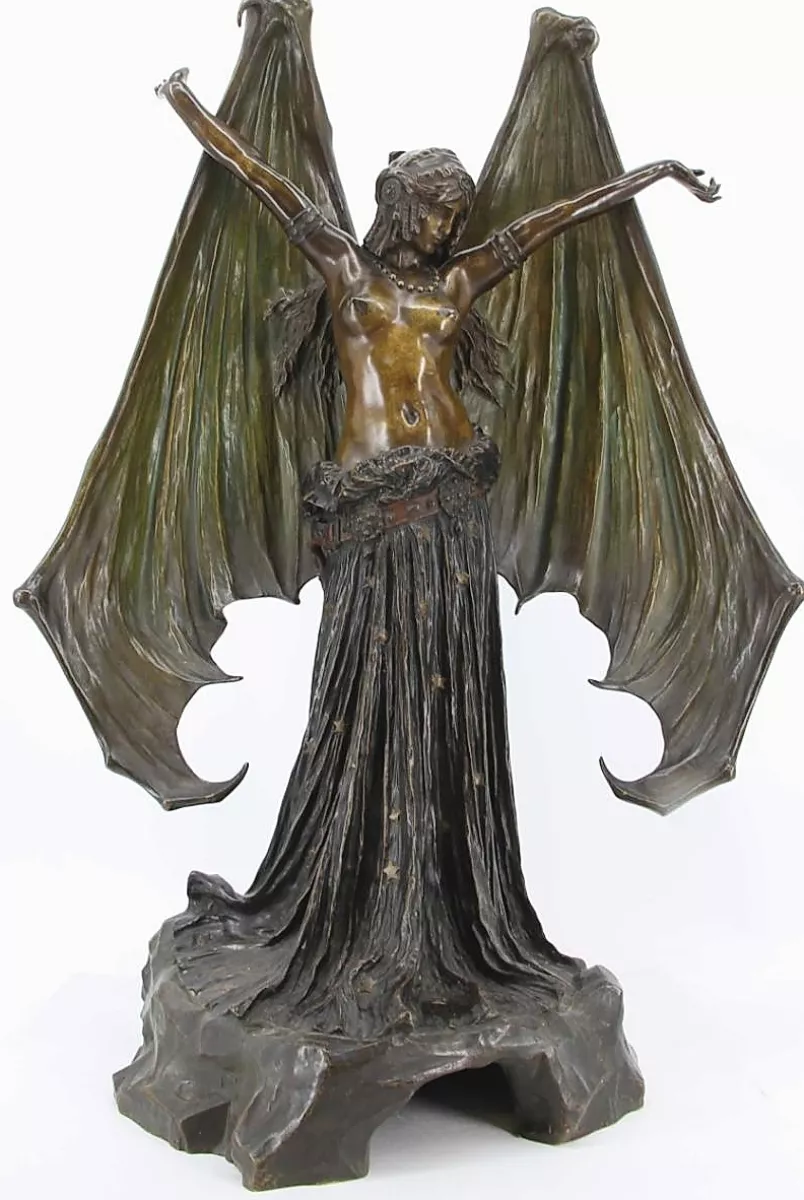 Agathon L&eacute;onard, La chauve souris : Sculpture en bronze patin&eacute;
