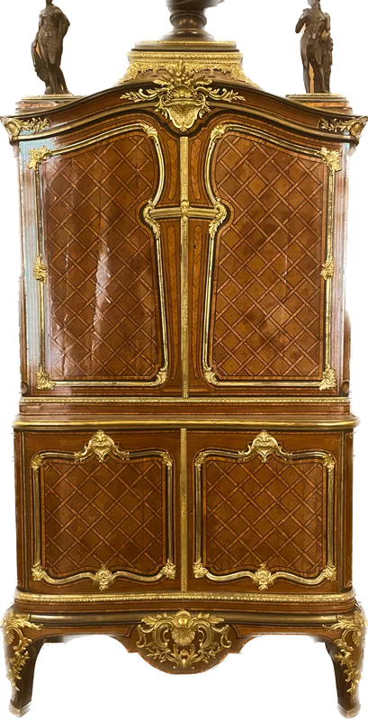 Armoire Cressent, bois en marqueterie de fleurs et bronze dor&eacute;