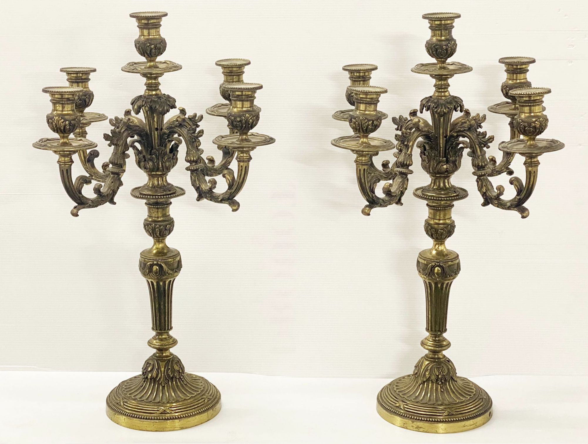 Candélabres en bronze doré ciselés