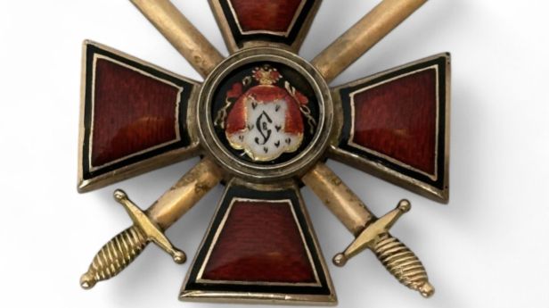 RUSSIE Croix de l’Ordre de Saint Vladimir de 4e classe remise à titre militaire en or (583 millièmes) et émail