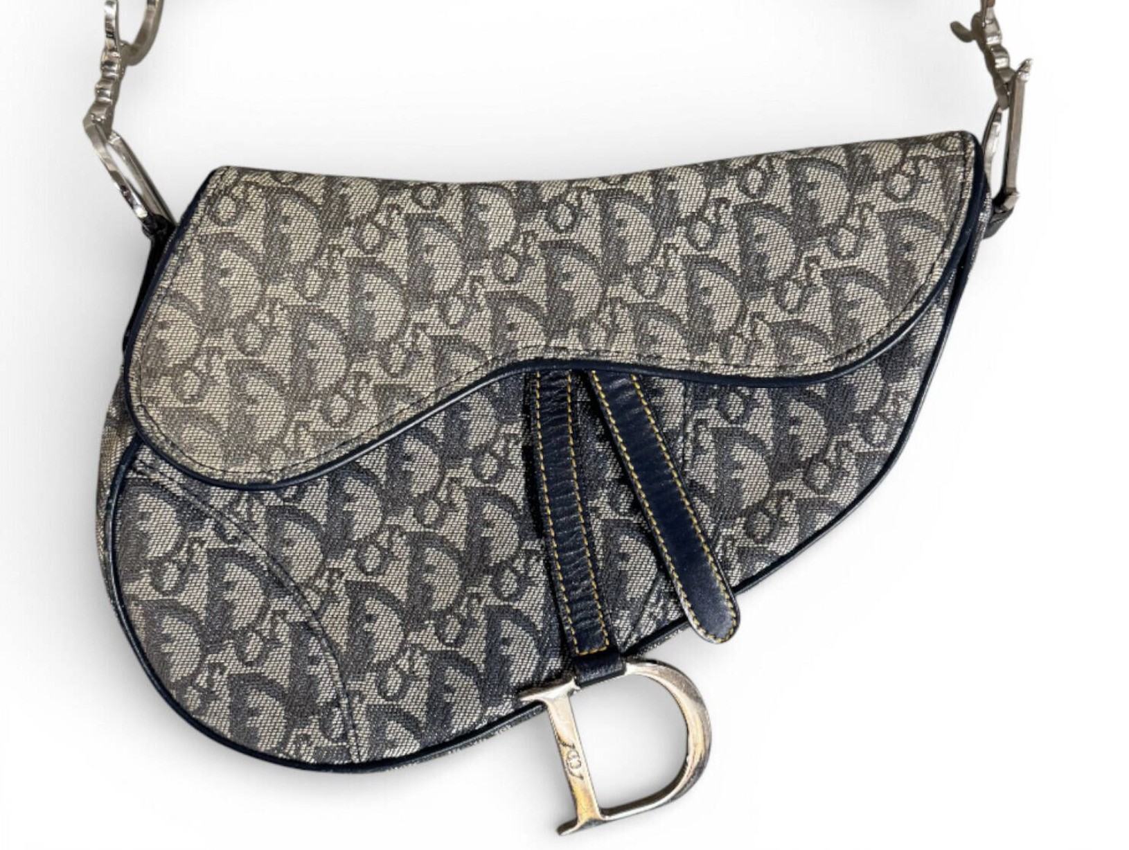 Dior : histoire de la maison, estimation et vente aux enchères