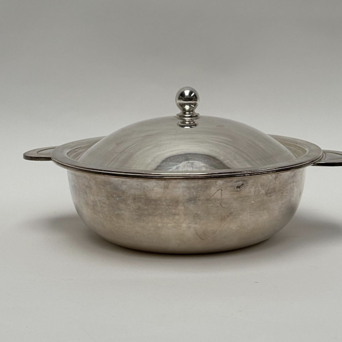 Luc Lanel, légumier en métal argenté