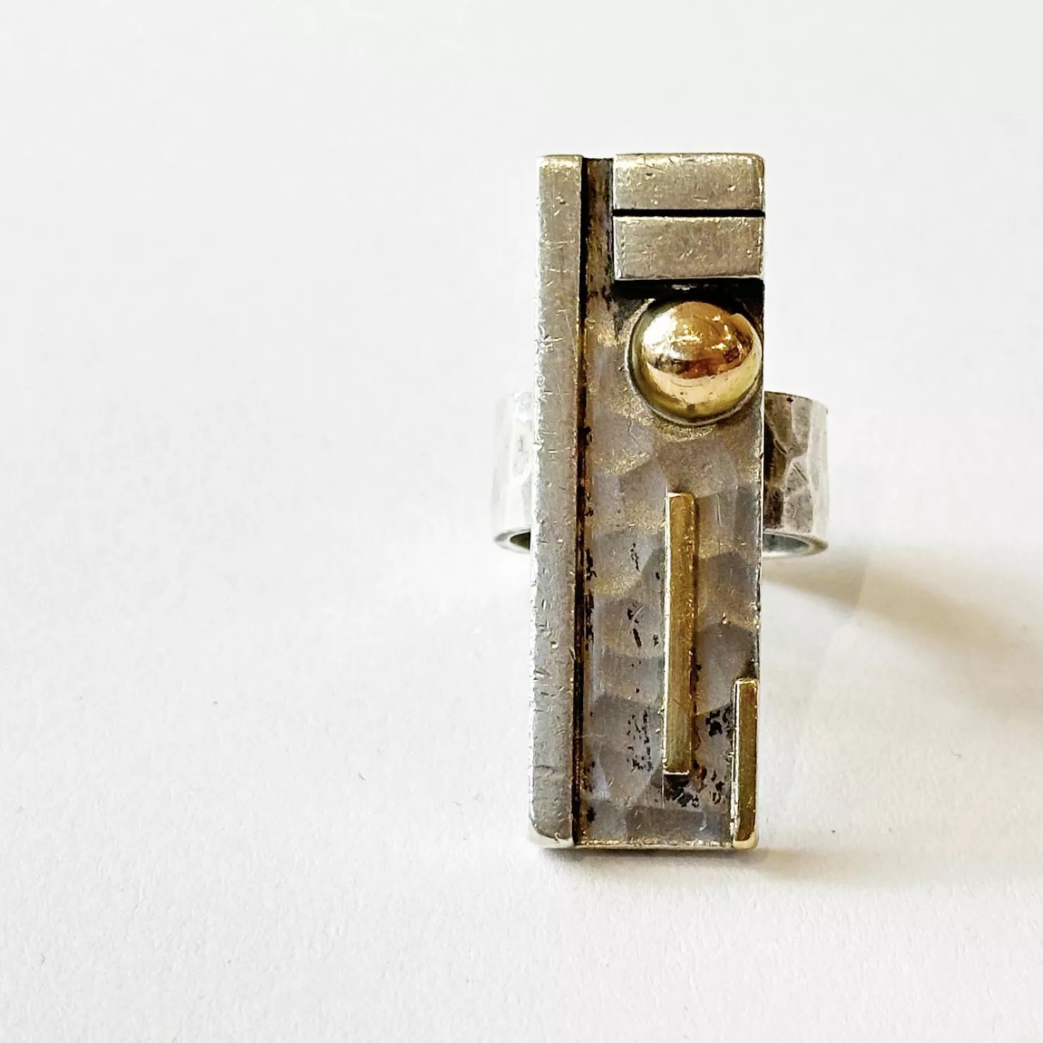 Jean Despres, bague en argent martel&eacute;