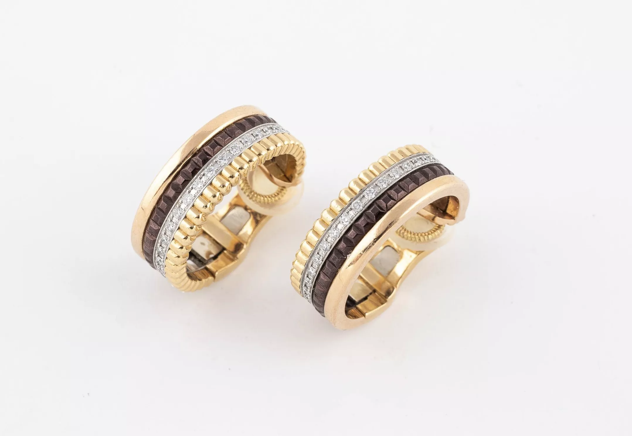 Boucheron, boucles d'oreilles en or et pierres pr&eacute;cieuses, "quatre"