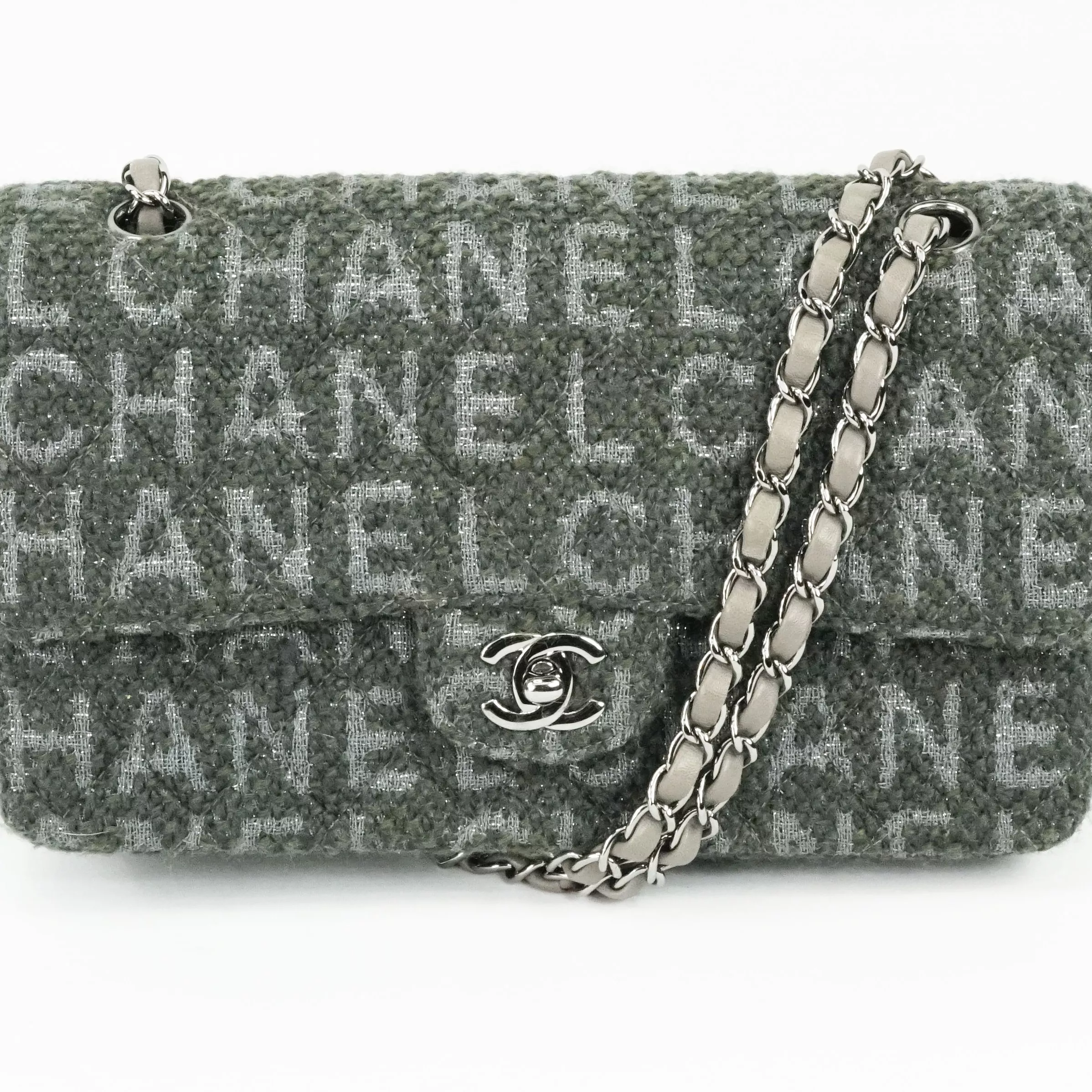 Timeless en tweed avec sigle "Chanel"