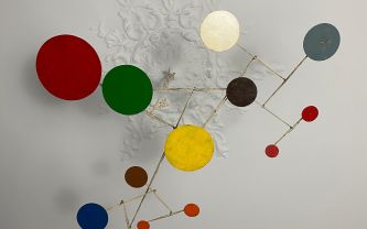 Calder, mobile en pièces de métal soudées