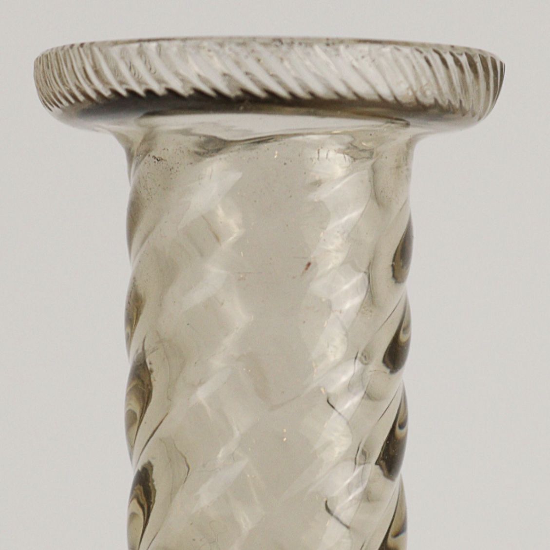 Ernest Baptiste Leveill&eacute;, col d'un vase en verre