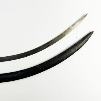 Sabre indo-persan dit Talwar, monture en fer