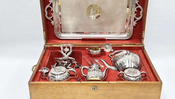 ODIOT à Paris Samovar et service à thé et à café octogonal dans son coffret en bois d’origine