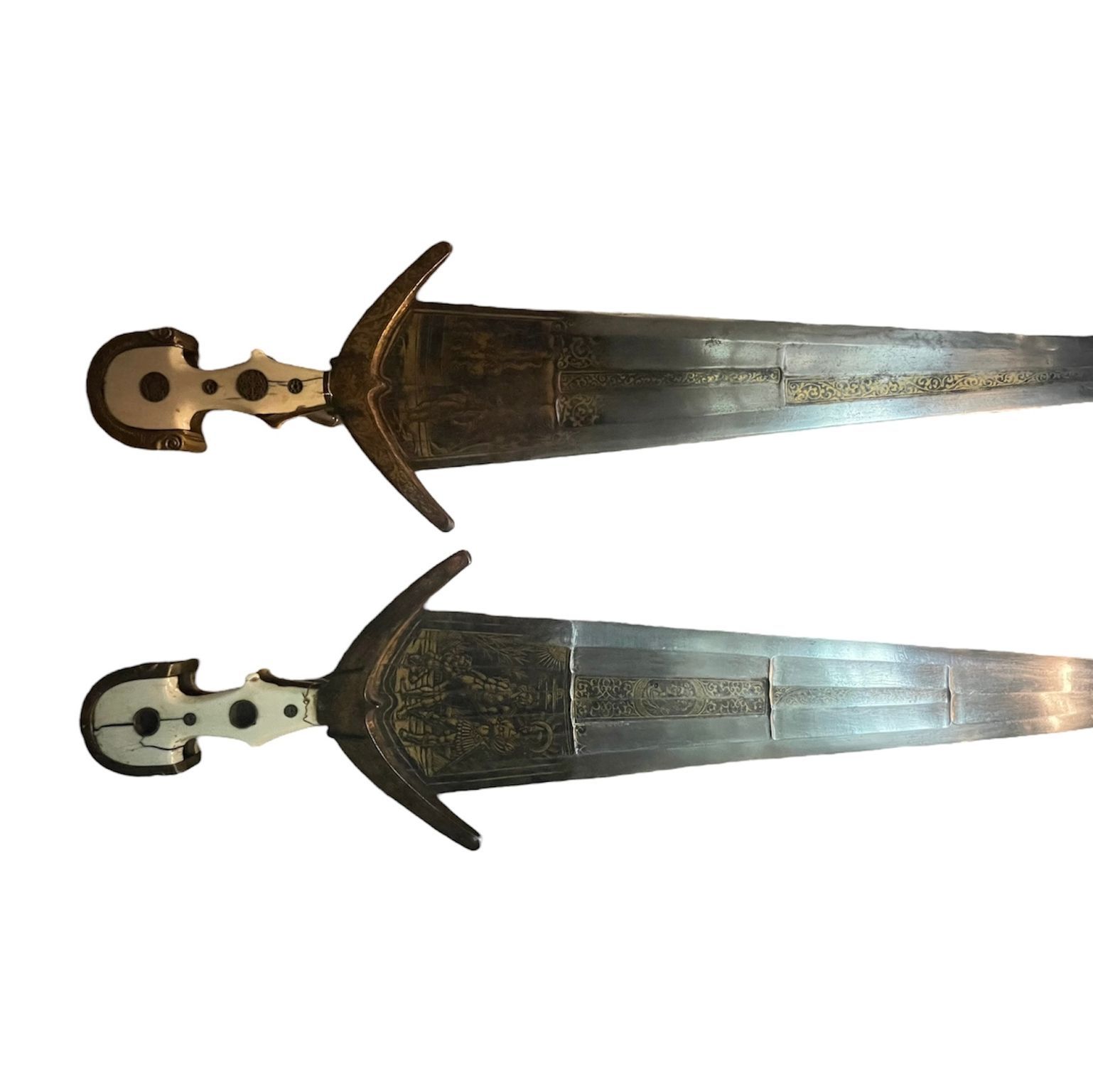 Deux épées cinquedea d'époque Renaissance