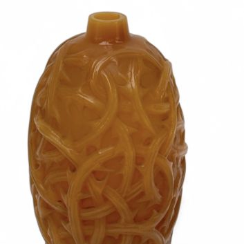René LALIQUE (1860 – 1945) Vase « Ronces », modèle créé en 1921. Épreuve en verre ambré soufflé-moulé