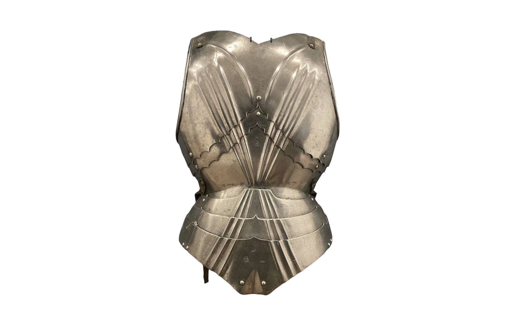 Plastron d'armure à la Maximilien