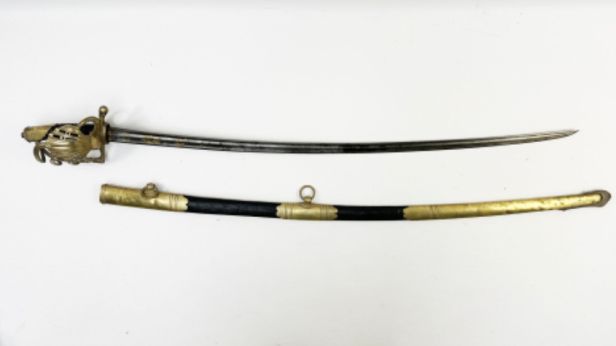 Sabre à garde de bataille, monture en laiton