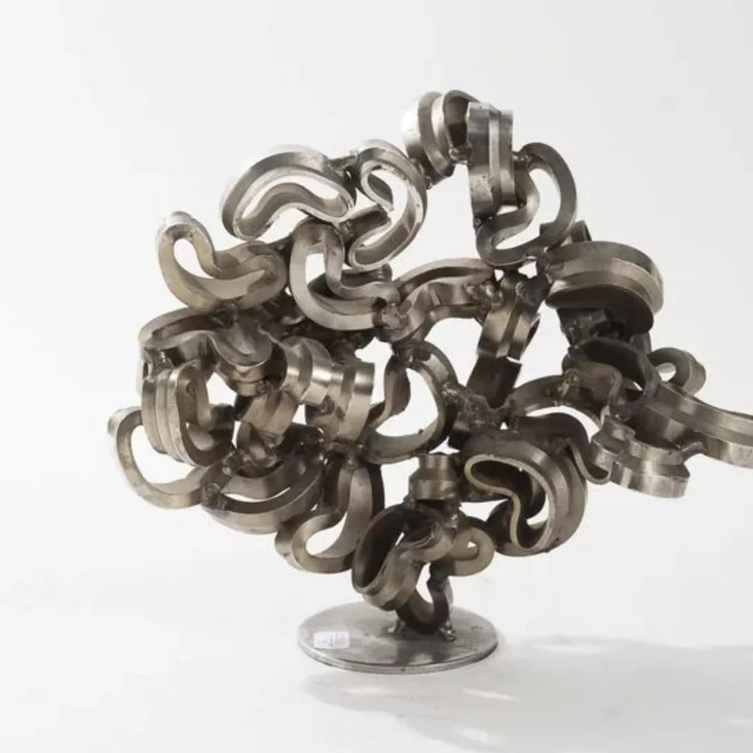 Albert F&eacute;raud, sculpture en acier inoxydable