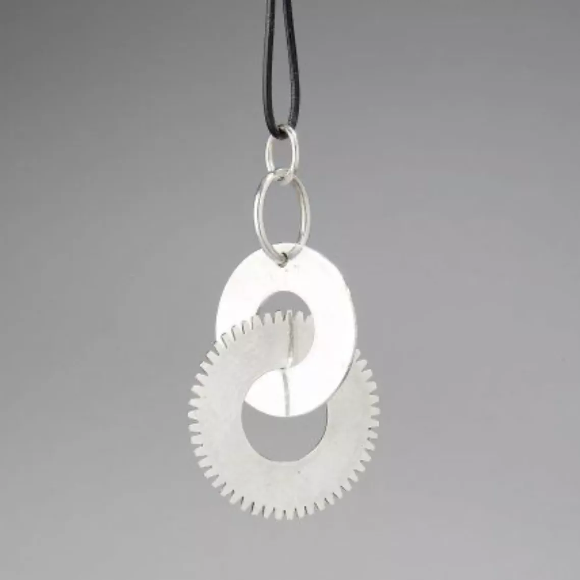 Despr&eacute;s, pendentif en argent