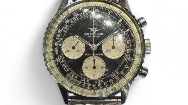 BREITLING NAVITIMER Montre bracelet chronographe en acier, cadran noir brillant