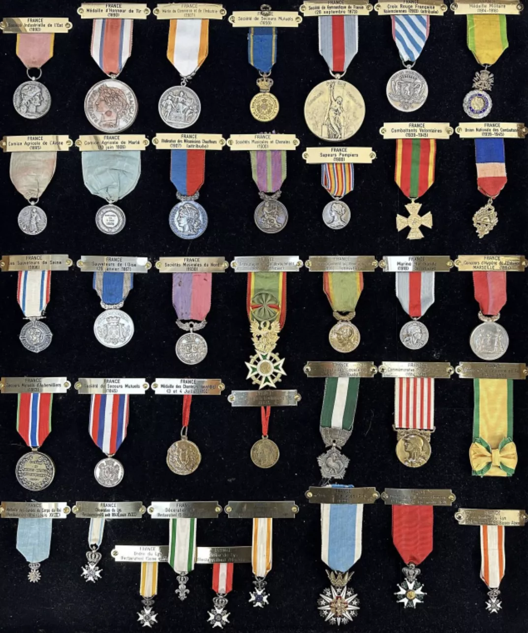 France ensemble de décoartions civiles et militaires