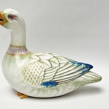 Théodore DECK (1823-1891), Grand canard en céramique polychrome