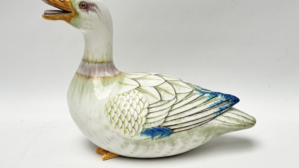 Théodore DECK (1823-1891), Grand canard en céramique polychrome