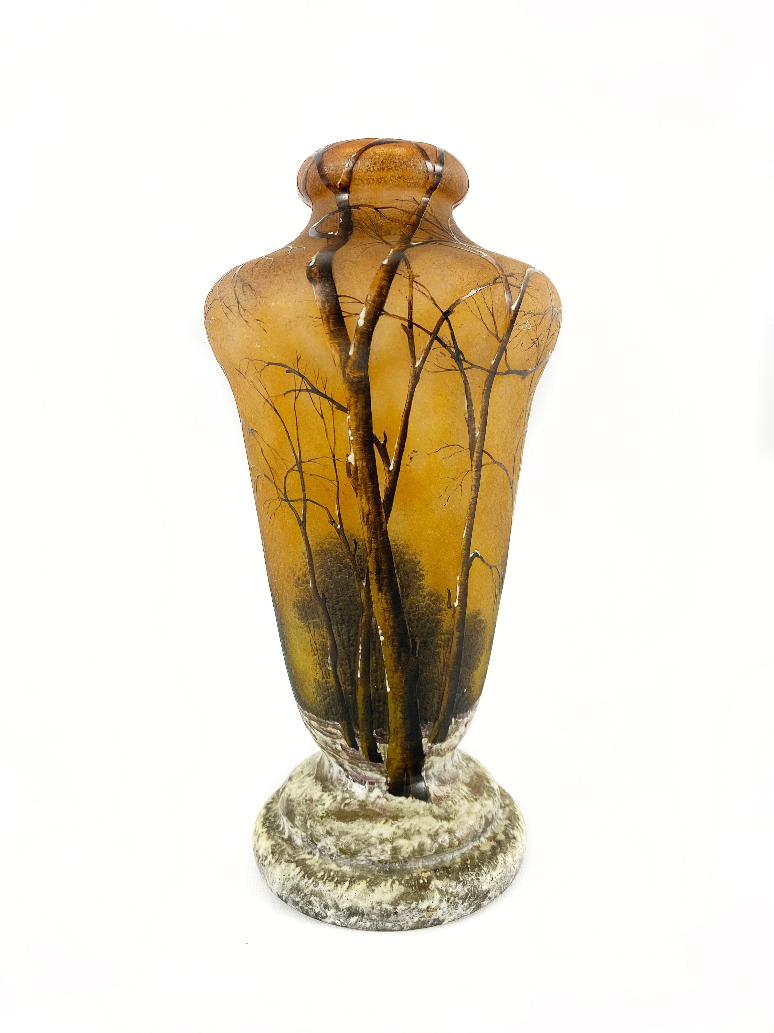 Daum, vase en pâte de verre décoré à l'acide