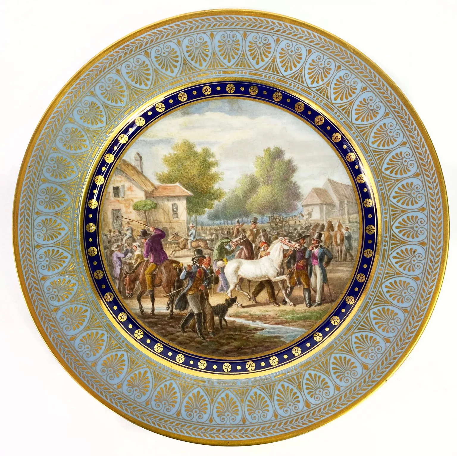Assiette en porcelaine de S&egrave;vres au &eacute;maux peints