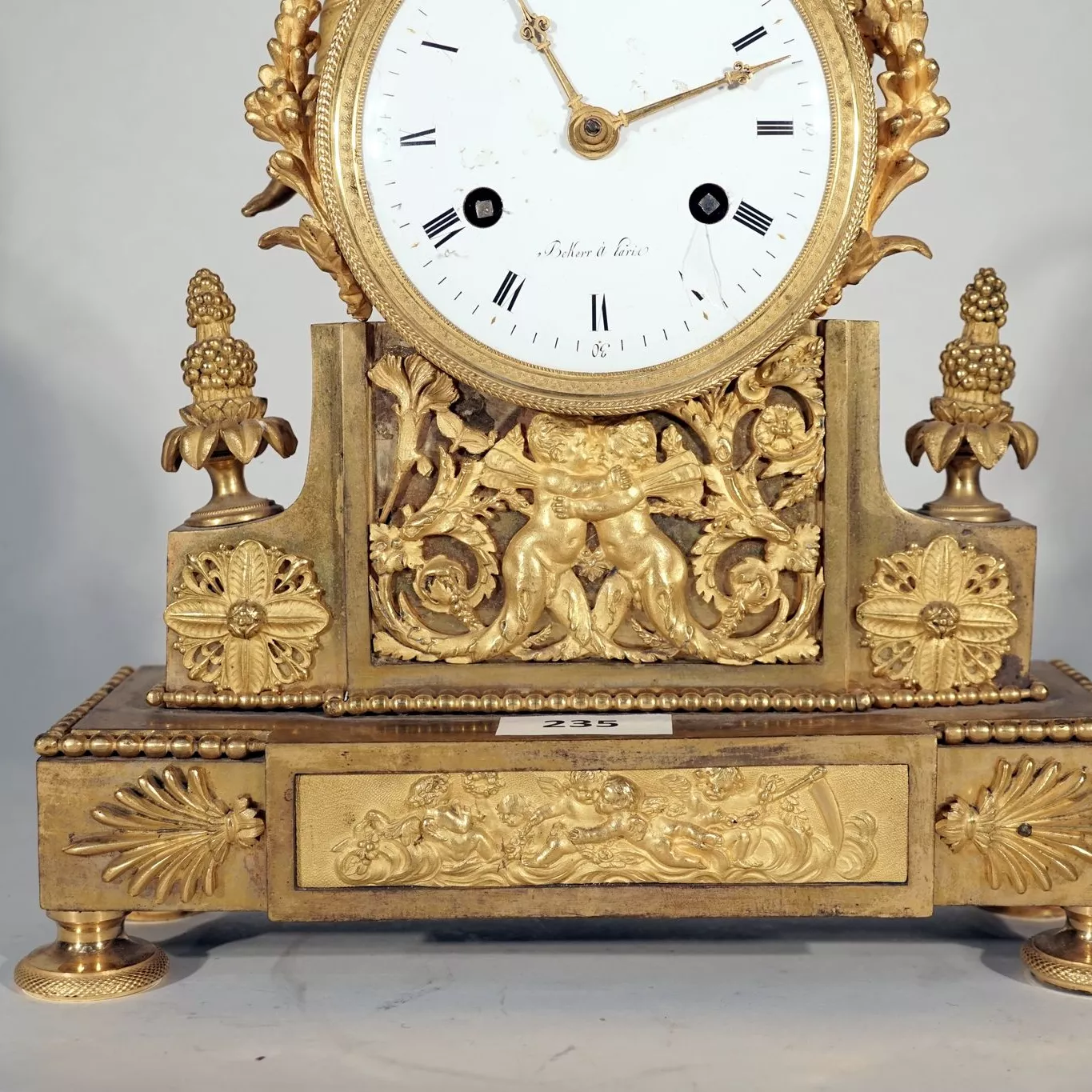 Pendule &eacute;poque Louis XVI en bronze dor&eacute;