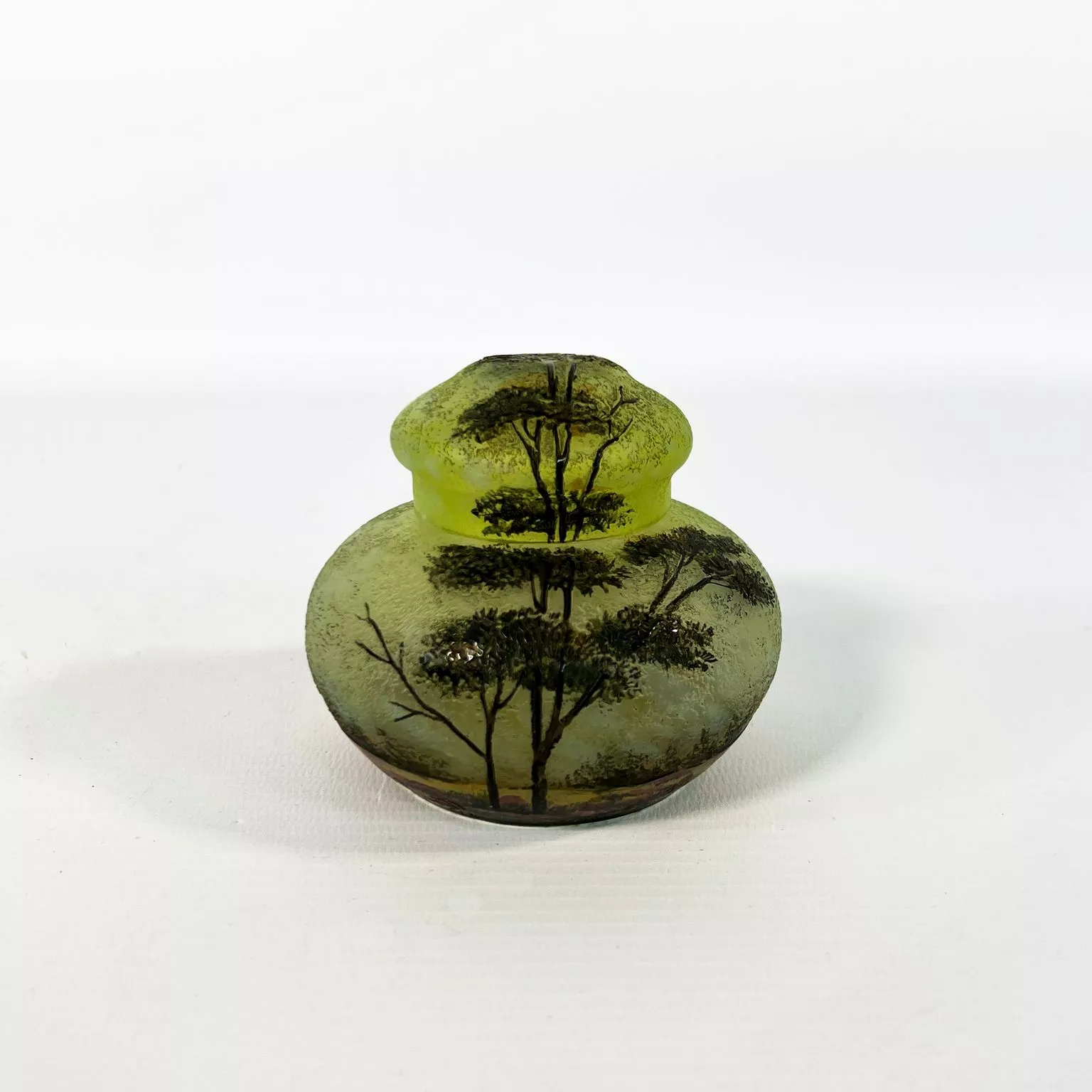 Gall&eacute;, vase en p&acirc;te de verre d&eacute;cor&eacute; &agrave; l'acide
