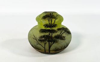 Gallé, vase en pâte de verre décoré à l'acide