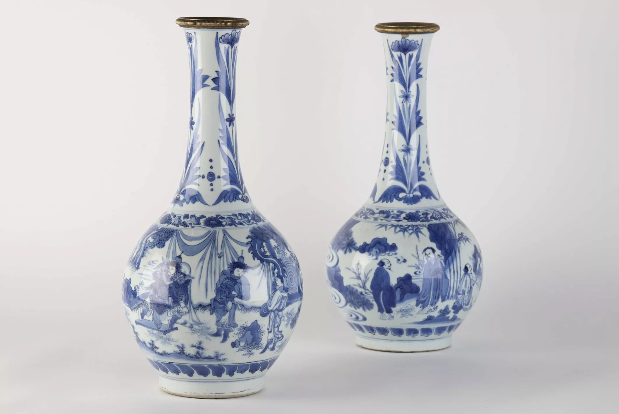 CHINE, p&eacute;riode Transition (1630-1640) ou Kangxi (1662-1722), deux vases tulipes
