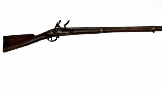 Fusil de grenadier de la Garde Impériale. Platine à silex de la manufacture de VERSAILLES et chien en ronde-bosse type AN9.