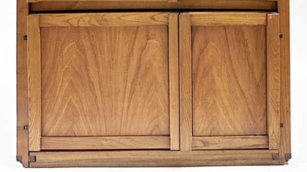 Pierre CHAPO (1927 - 1987) Bahut modèle B10 en orme massif ouvrant à 4 vantaux