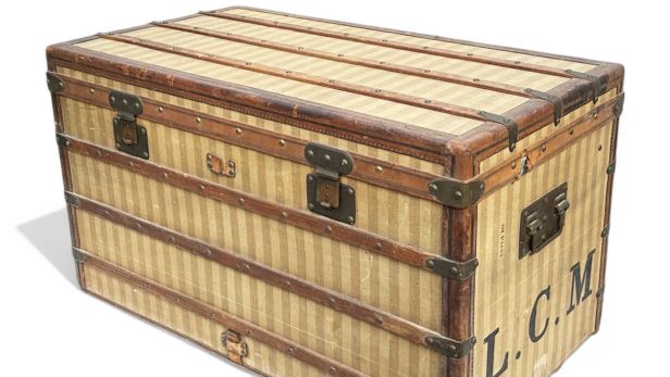 LOUIS VUITTON, Malle de voyage en toile enduite