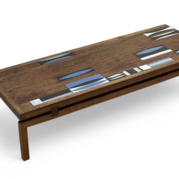 Roger CAPRON (1922-2006) Rare table basse modèle Z1, 1961, en teck à plateau rectangulaire orné de carreaux à décor de navettes en céramique émaillée