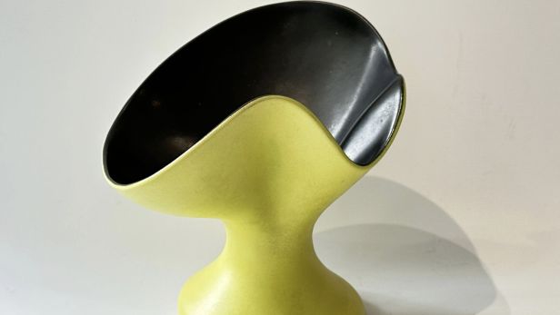 Pol CHAMBOST (1906-1983) Vase modèle 1056 dit Corolle, circa 1955